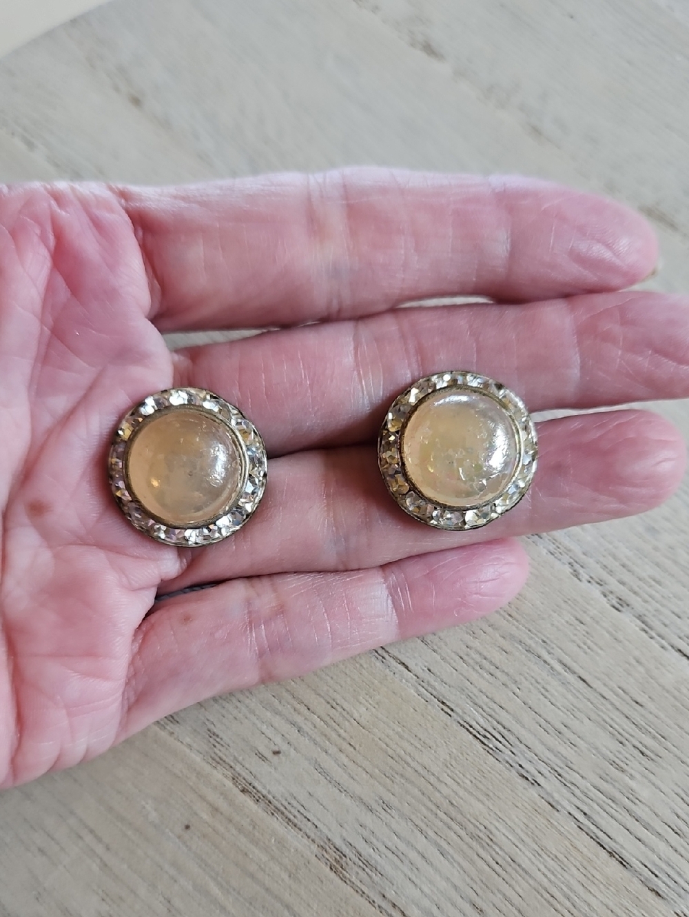 Vintage Round Opalescent Cabochons Clear Rhinestones Screw On Gold Tone Earrings - Picture 3 of 5
